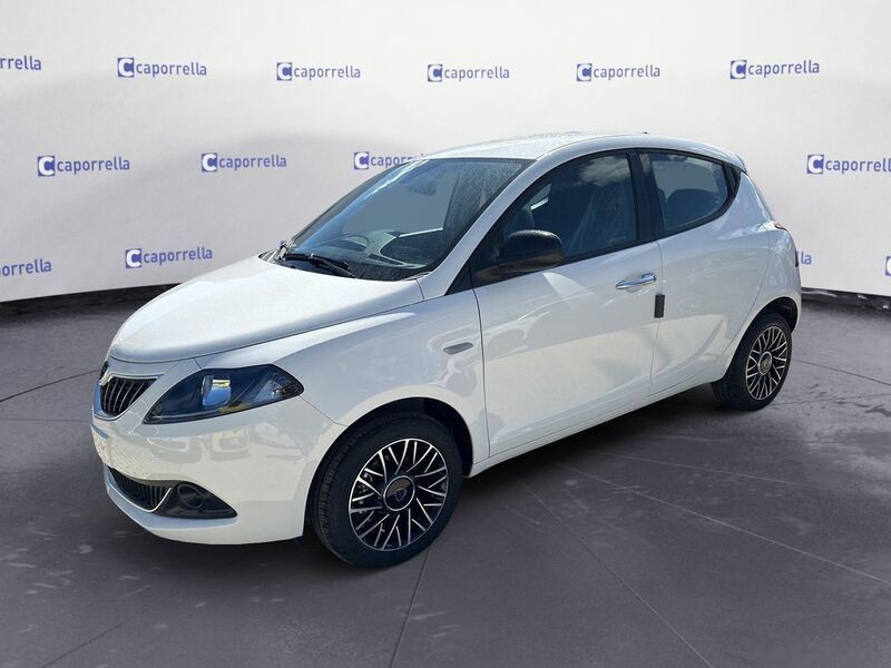 noleggio lungo termine lancia ypsilon my24 1.0 firefly hybrid oro 70cv